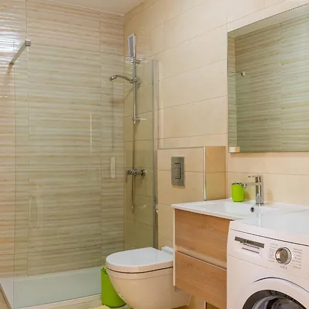 Апартаменты Esmeralda. Lovely And New Right By The Ocean!