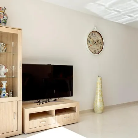 Апартаменты Esmeralda. Lovely And New Right By The Ocean! *